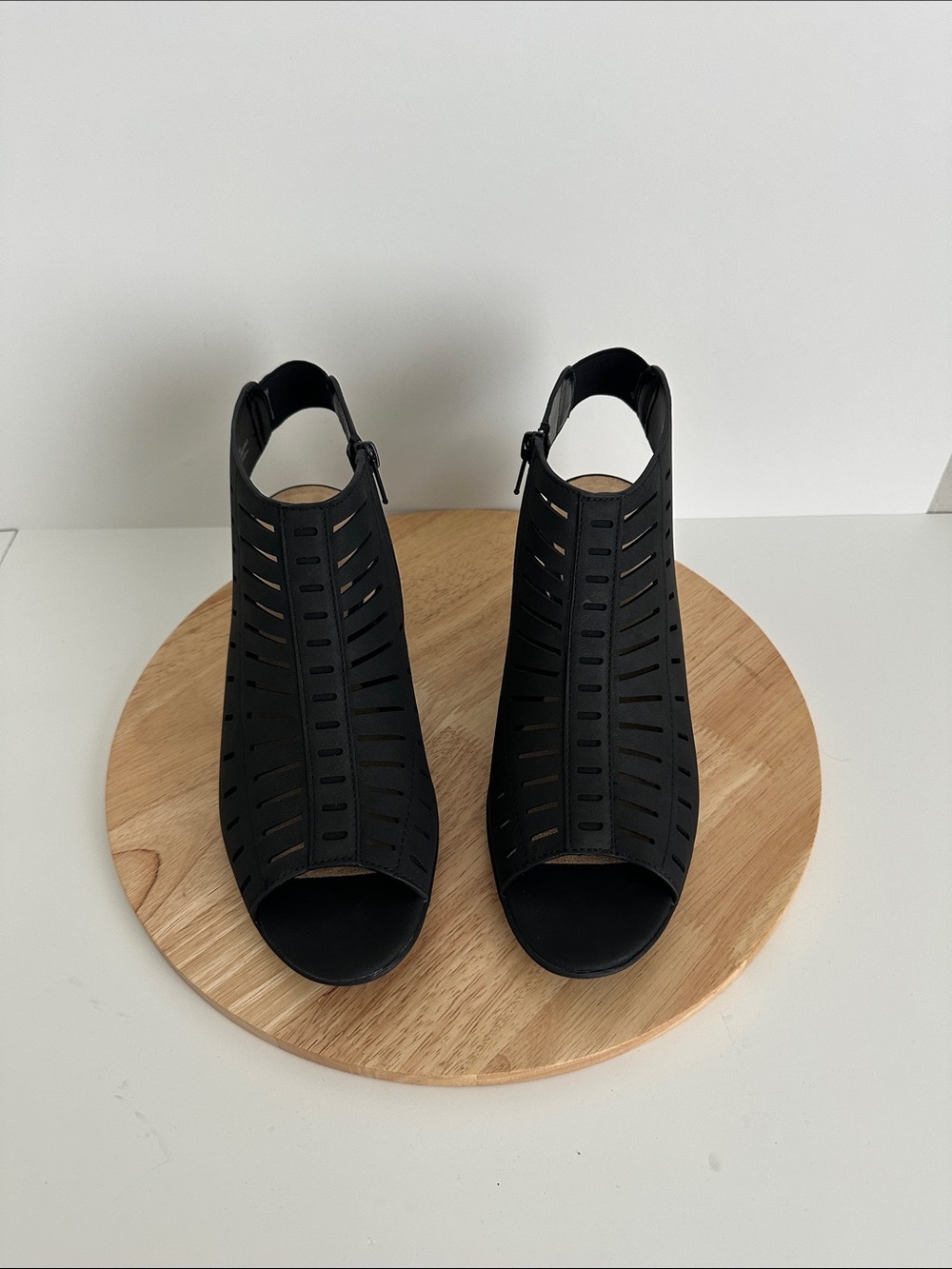 Easy Street Womens Elevate Heeled Sandals